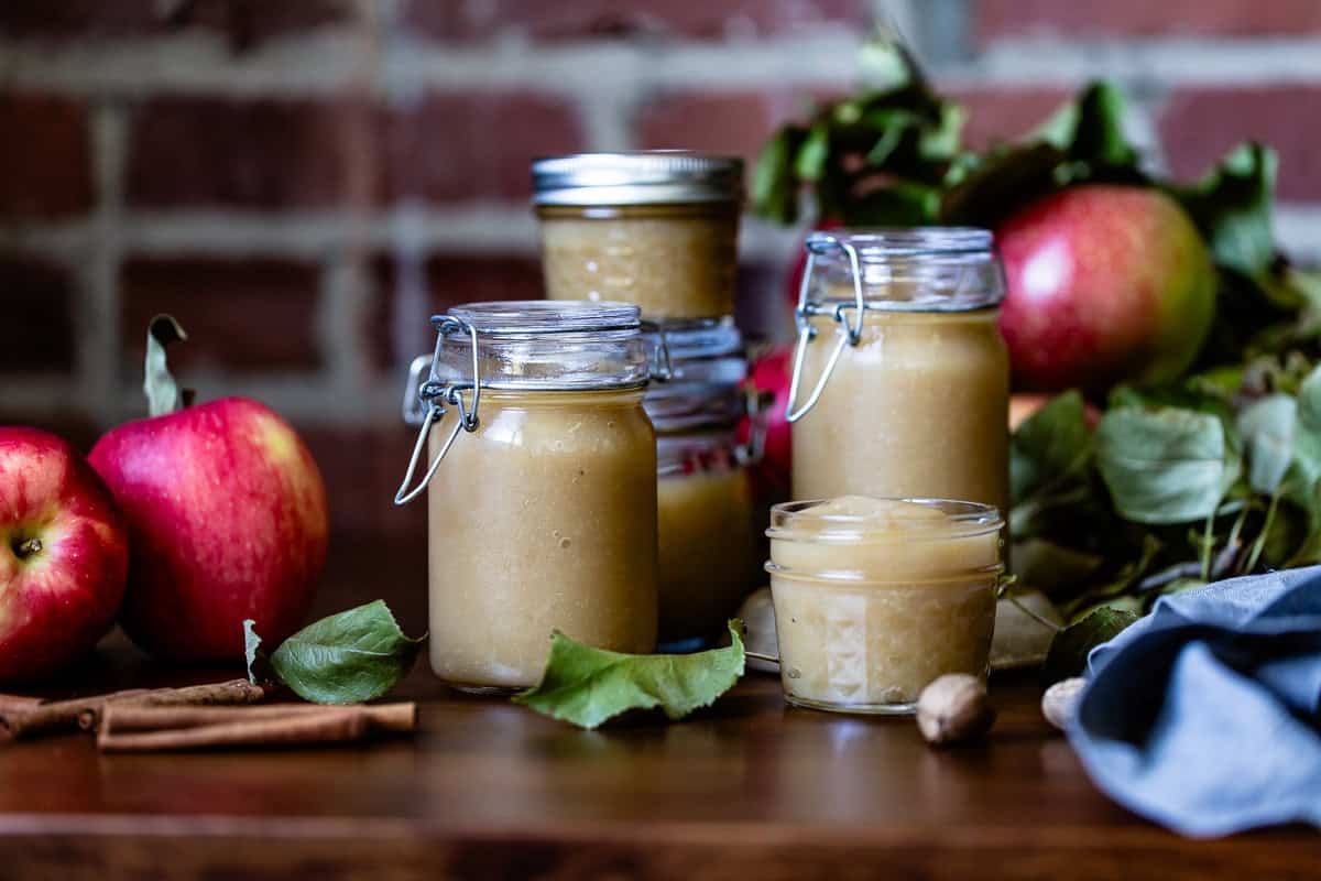 Easy No-Sugar Slow Cooker Applesauce: Wholesome & Hands-Off